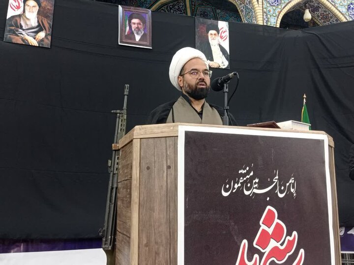 تصاویر/ اقامه نماز جمعه در شهر باغین با تشییع پیکر شهید اقتدار