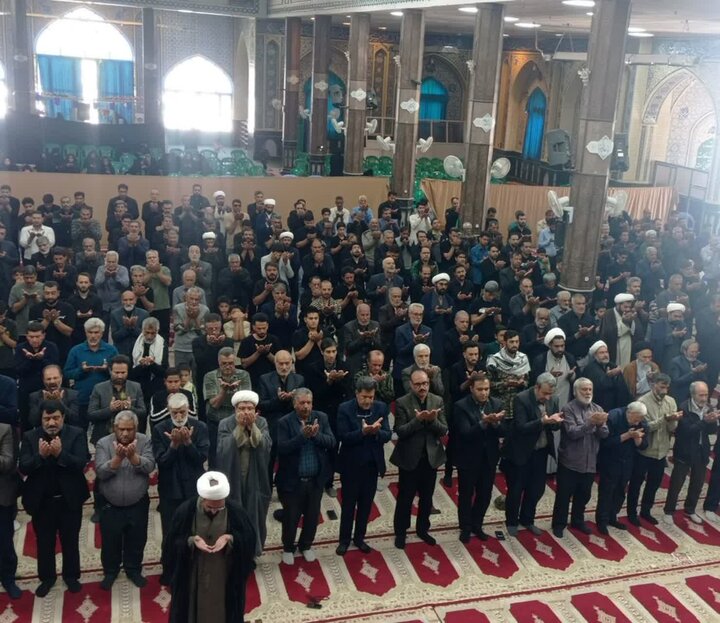 تصاویر/ اقامه نماز جمعه در شهر باغین با تشییع پیکر شهید اقتدار