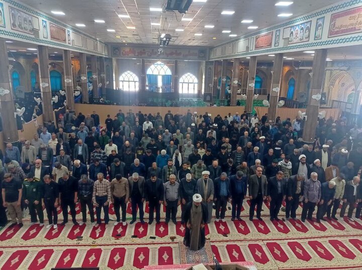 تصاویر/ اقامه نماز جمعه در شهر باغین با تشییع پیکر شهید اقتدار