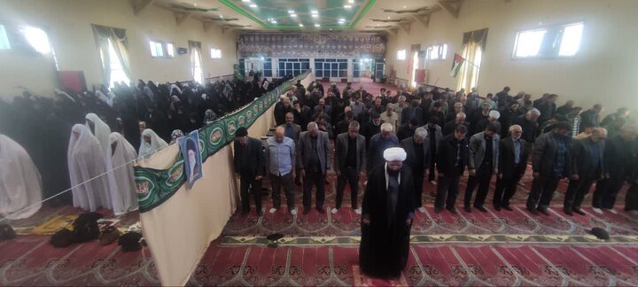 تصاویر/ اقامه نماز جمعه در شهر طغرالجرد
