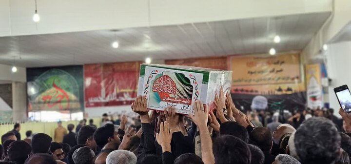 تصاویر/ اقامه نماز جمعه در شهر جیرفت با تشییع پیکر شهید اقتدار