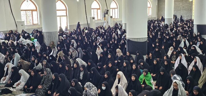 تصاویر/ اقامه نماز جمعه در شهر جیرفت با تشییع پیکر شهید اقتدار