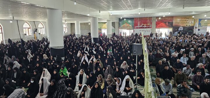 تصاویر/ اقامه نماز جمعه در شهر جیرفت با تشییع پیکر شهید اقتدار