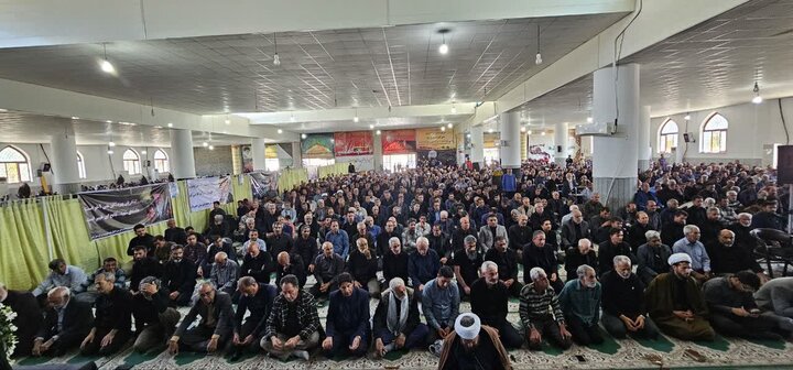 تصاویر/ اقامه نماز جمعه در شهر جیرفت با تشییع پیکر شهید اقتدار