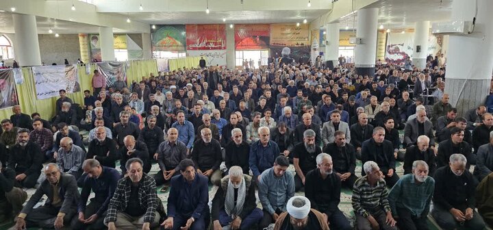 تصاویر/ اقامه نماز جمعه در شهر جیرفت با تشییع پیکر شهید اقتدار