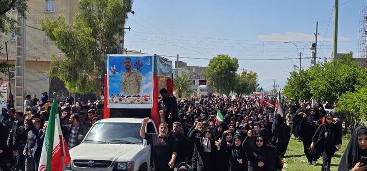 تصاویر/ اقامه نماز جمعه در شهر جیرفت با تشییع پیکر شهید اقتدار