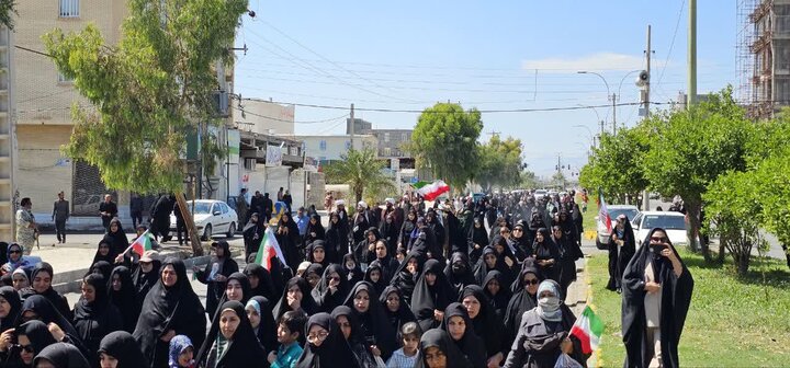 تصاویر/ اقامه نماز جمعه در شهر جیرفت با تشییع پیکر شهید اقتدار