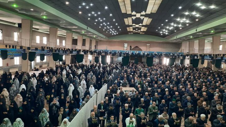 تصاویر/اقامه نماز عبادی سیاسی جمعه در خمین