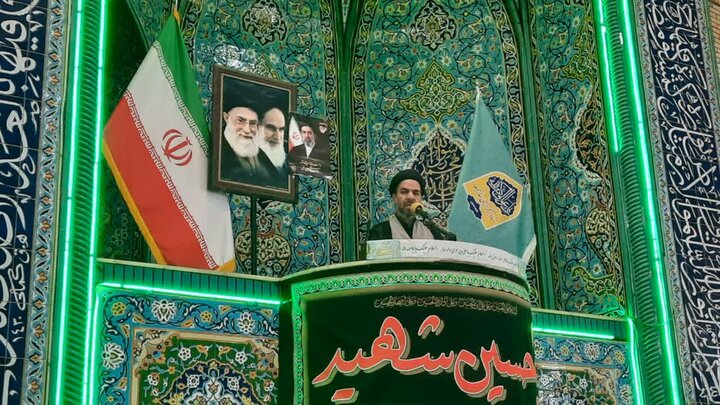 تصاویر/اقامه نماز عبادی سیاسی جمعه در خمین