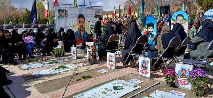 تصاویر/مراسم هفتم "خلبان شهید محمد رحیمیان" در گلزارشهدای اراک