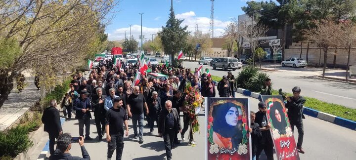 تصاویر/تشییع پیکر شهیده والامقام «مرجان مشهدی کاظمی» در شهر نیم‌ور محلات