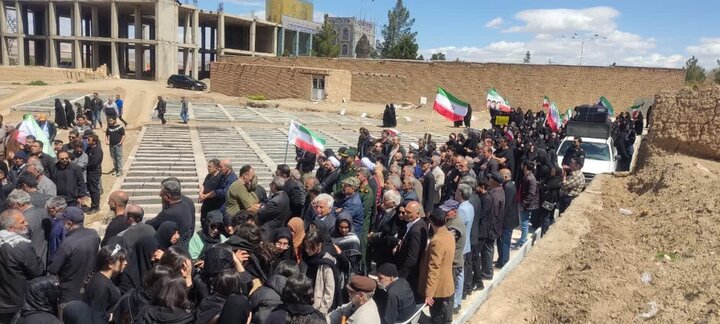 تصاویر/تشییع پیکر شهیده والامقام «مرجان مشهدی کاظمی» در شهر نیم‌ور محلات