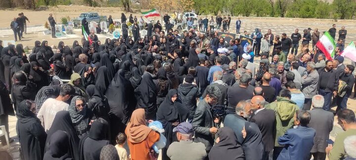 تصاویر/تشییع پیکر شهیده والامقام «مرجان مشهدی کاظمی» در شهر نیم‌ور محلات