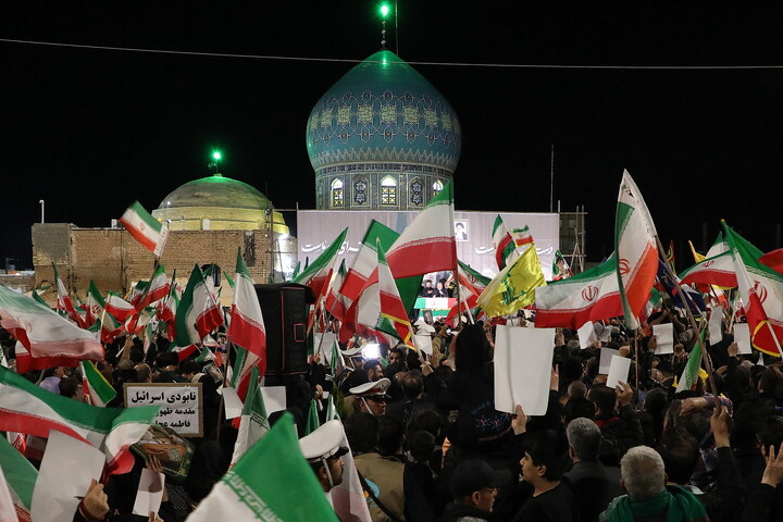 تصاویر/ وداع باشکوه مردم قم با شهید سپهبد موسوی درحرم امامزاده موسی مبرقع(ع)