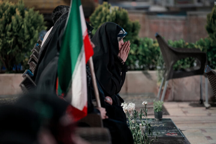 تصاویر/حضور کرمانی ها در گلزار شهدا