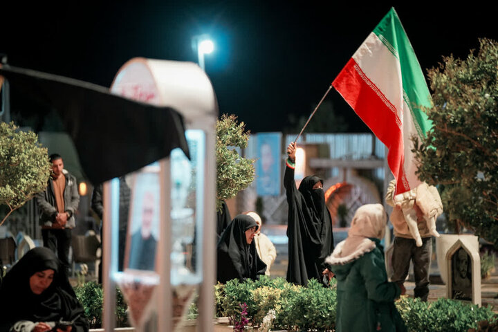 تصاویر/حضور کرمانی ها در گلزار شهدا