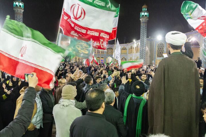 تصاویر/ حضور اساتید و روحانیون مدرسه علمیه امیرالمؤمنین (ع) آران و بیدگل در تجمعات مردمی