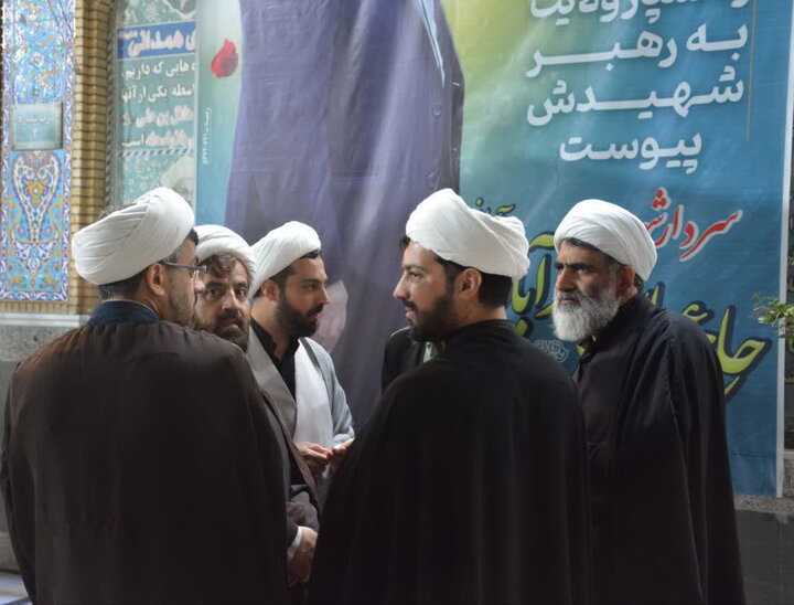 تصاویر/ حضور اساتید و روحانیون مدرسه علمیه امیرالمؤمنین (ع) آران و بیدگل در تجمعات مردمی
