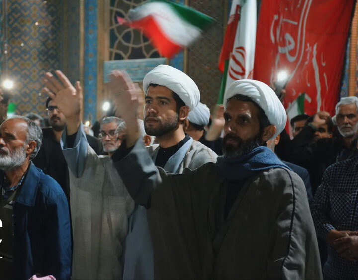 تصاویر/ حضور اساتید و روحانیون مدرسه علمیه امیرالمؤمنین (ع) آران و بیدگل در تجمعات مردمی