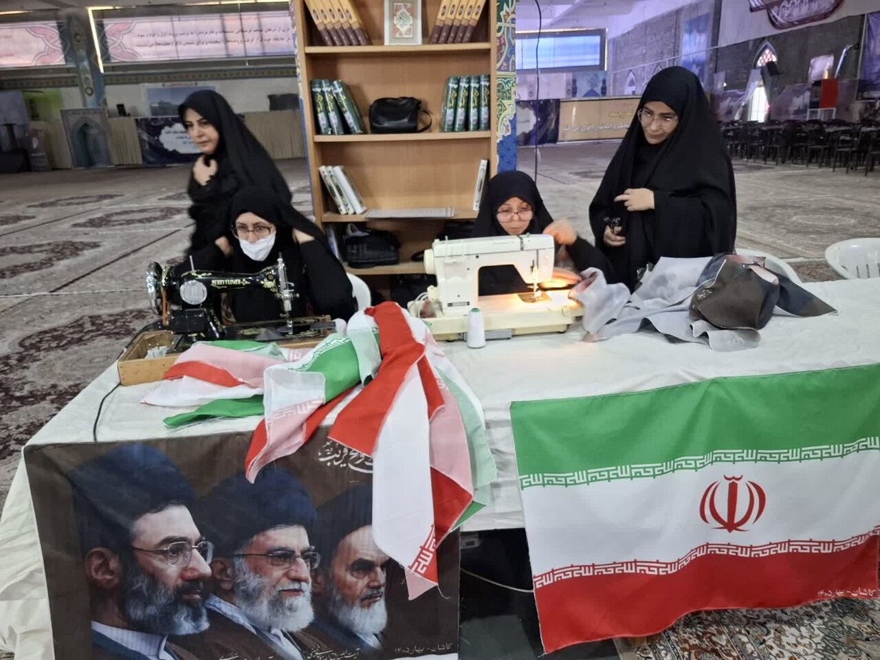 فیلم| اقدام جهادی خیاط های کاشانی در شرایط جنگی در دوخت پرچم جمهوری اسلامی ایران