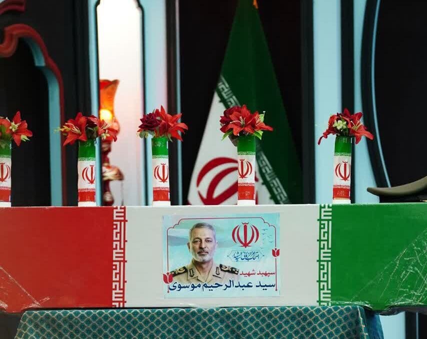 وداع با پیکر شهید سپهبد موسوی در مسجد جمکران