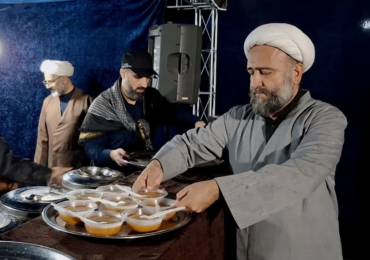فعالیت موکب مدرسه علمیه حقانی در شب های انقلاب مردم قم