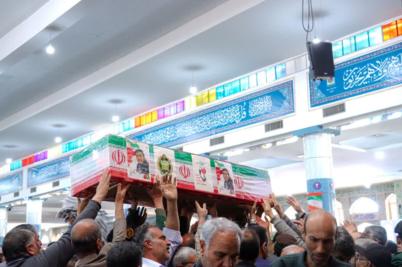 تصاویر/ اقامه نماز جمعه شهر کرمان با استقبال از پیکر دو شهید اقتدار