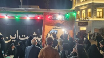 تصاویر/ غرفه تبیینی "با مردم کاری نداریم" در میدان شهدای ذهاب رشت