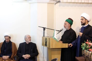 تصاویر/دیدار نایب‌التولیه آستان مقدس اباعبدالله الحسین(ع) با خانواده شهدای قم جنگ رمضان