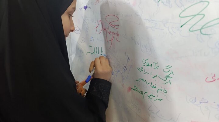 تصاویر/ موکب فعال مدرسه علمیه نرجسیه سیرجان در تجمعات شبانه