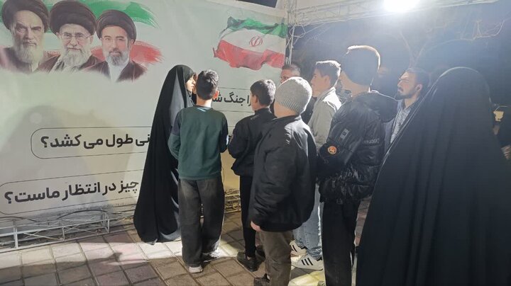 تصاویر/ موکب فعال مدرسه علمیه نرجسیه سیرجان در تجمعات شبانه