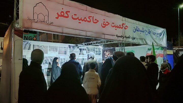 تصاویر/ موکب فعال مدرسه علمیه نرجسیه سیرجان در تجمعات شبانه