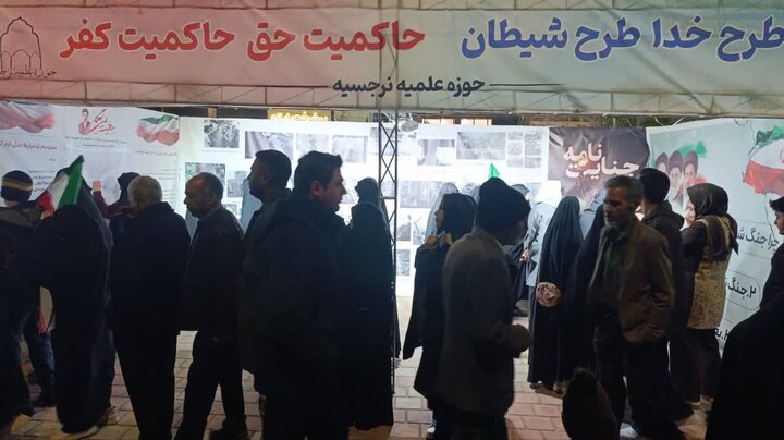 تصاویر/ موکب فعال مدرسه علمیه نرجسیه سیرجان در تجمعات شبانه