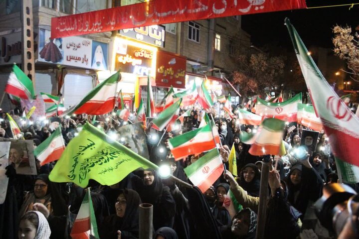 تصاویر/ تجمع مردم شهرستان در تکاب در حمایت از نظام اسلامی در سی و چهارمین شب متوالی