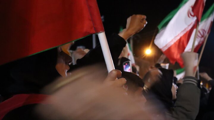 تصاویر/ تجمع مردم شاهین دژ در حمایت از نظام اسلامی در سی و چهارمین شب از شب های اقتدار
