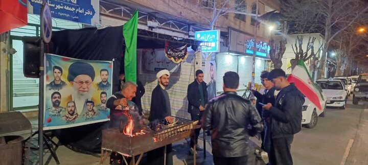 تصاویر/ فعالیت موکب مدرسه علمیه نقده در شب های اقتدار