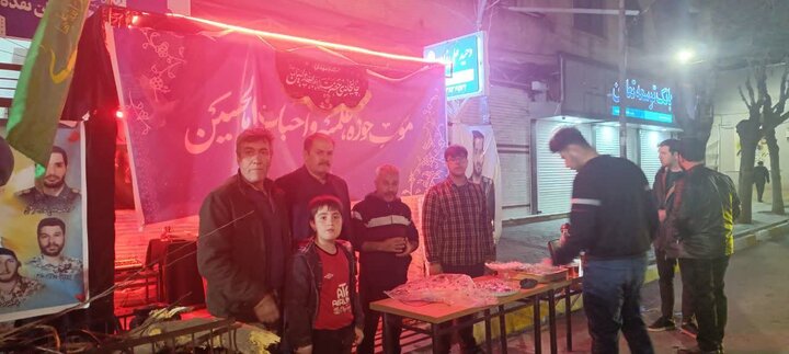 تصاویر/ فعالیت موکب مدرسه علمیه نقده در شب های اقتدار