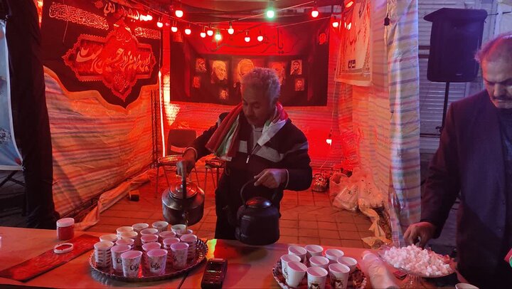 تصاویر/ فعالیت موکب مدرسه علمیه نقده در شب های اقتدار