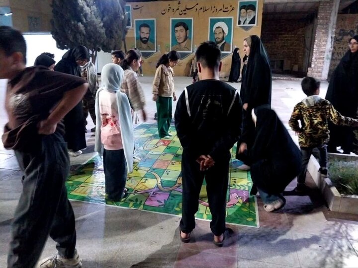 تصاویر/ بانوان طلبه مدرسه علمیه فاطمه الزهرا(س) کشکوئیه همچنان پای کار تجمعات شبانه