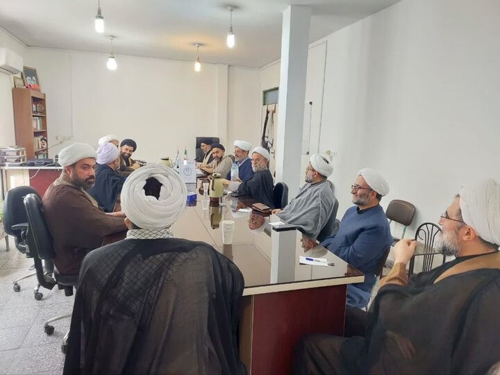 جلسه هم اندیشی اعضای قرارگاه تبلیغ دینی شهرستان آمل