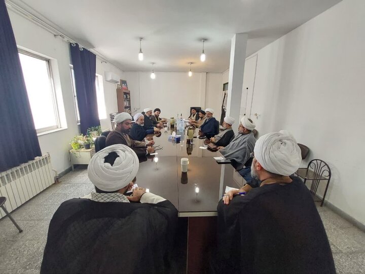 جلسه هم اندیشی اعضای قرارگاه تبلیغ دینی شهرستان آمل