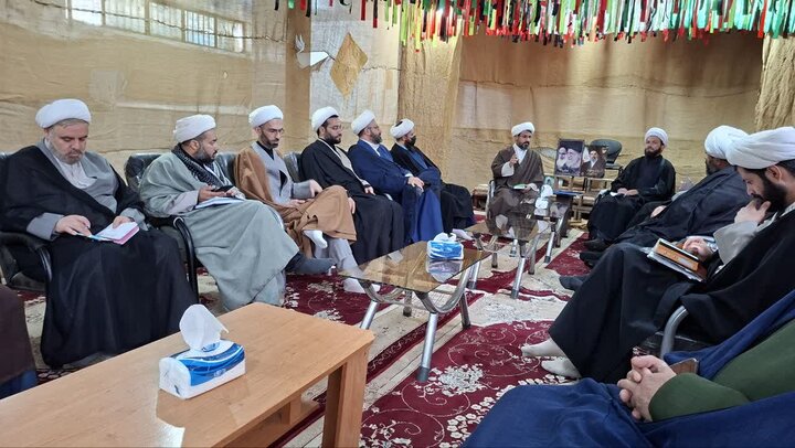 نشست مدیران مدارس علمیه چهارمحال و بختیاری در شرایط جنگی