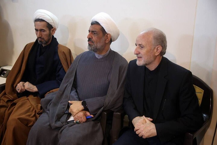 تصاویر/دیدار نایب‌التولیه آستان قدس اباعبدالله الحسین(ع) با خانواده شهدای قم جنگ رمضان