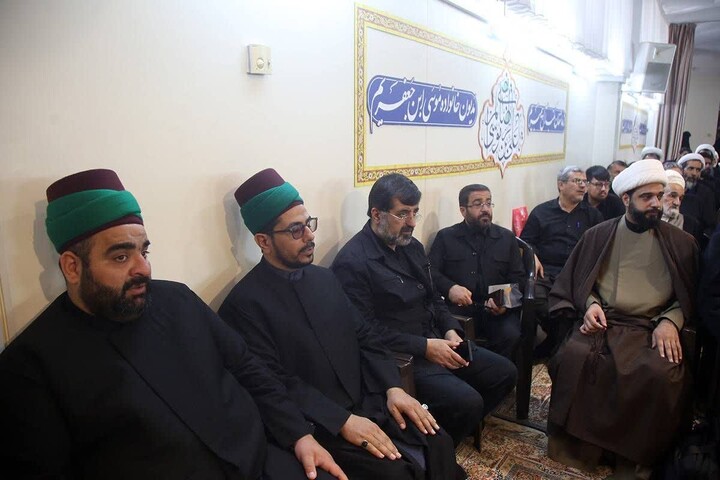 تصاویر/دیدار نایب‌التولیه آستان قدس اباعبدالله الحسین(ع) با خانواده شهدای قم جنگ رمضان