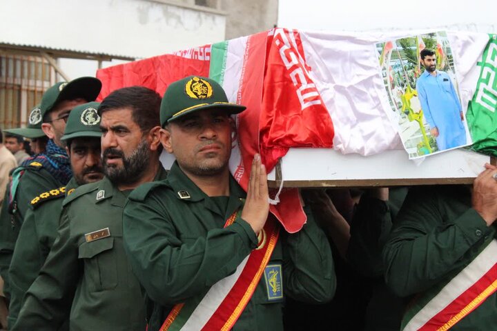 تصاویر/ مراسم تشییع پیکر شهید روحانی حجت‌الاسلام حسین عبداللهی در دلگان