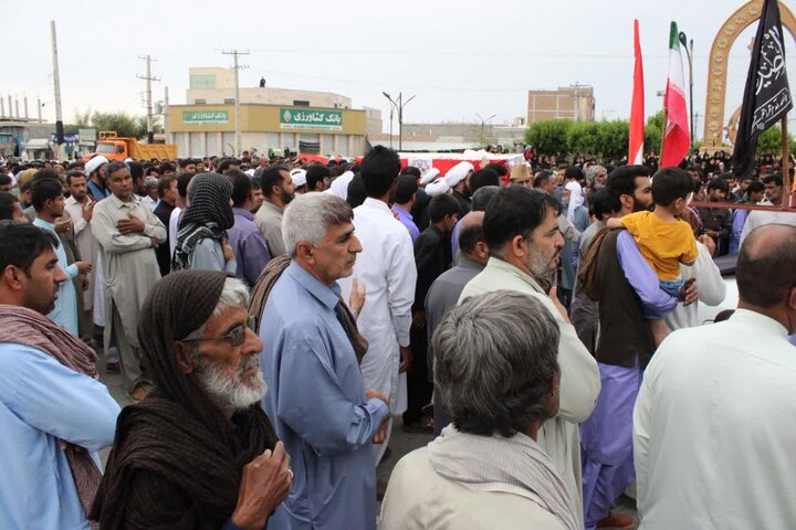 تصاویر/ مراسم تشییع پیکر شهید روحانی حجت‌الاسلام حسین عبداللهی در دلگان