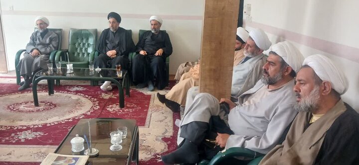 تصاویر | نشست اساتید مدرسه علمیه امیرالمؤمنین(ع) آران و بیدگل برای نحوه برگزاری درس‌های آموزشی