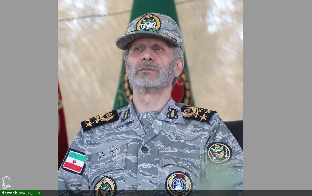 قدردانی فرمانده کل ارتش از مراجع عظام تقلید و آحاد مردم در آیین وداع و تشییع شهید سپهبد موسوی
