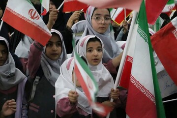 تصاویر/ ویژه‌برنامه اربعین شهدای دانش‌آموز میناب و رهبر شهید در دامغان