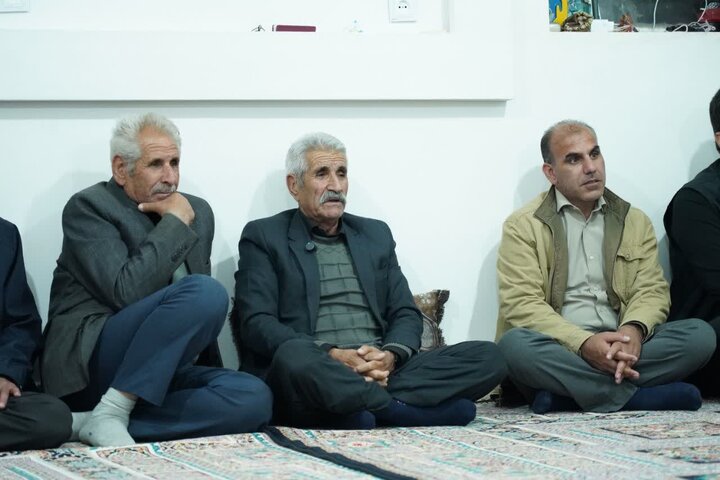 تصاویر/دیدار نماینده ولی فقیه و فرمانده سپاه لرستان با خانواده شهید بیرانوند از شهدای جنگ رمضان